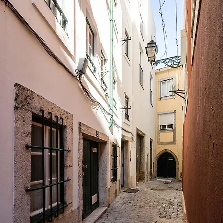 Апартаменты Alfama Chic Penabuquel3
